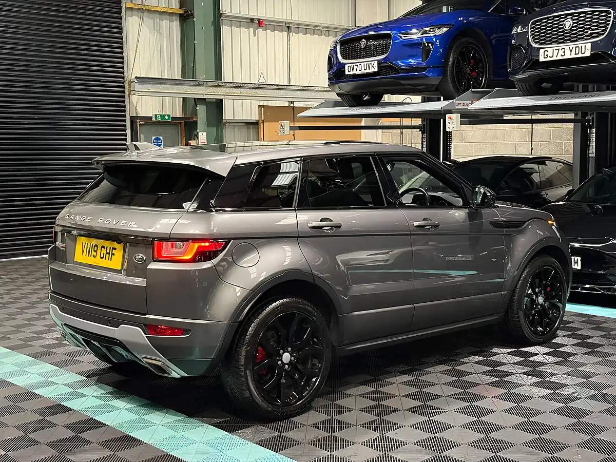 Used 2019 Land Rover Range Rover Evoque Hse Dynamic Grey - Interior and Exterior details 9