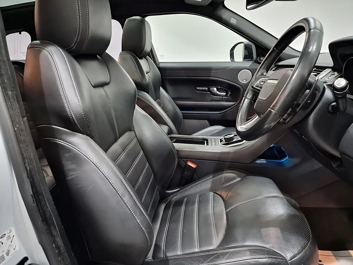 Used 2019 Land Rover Range Rover Evoque Hse Dynamic Pearlescent White - Interior and Exterior details 10