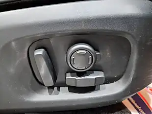 Used 2019 Land Rover Range Rover Evoque Hse Dynamic Pearlescent White - Interior and Exterior details 11