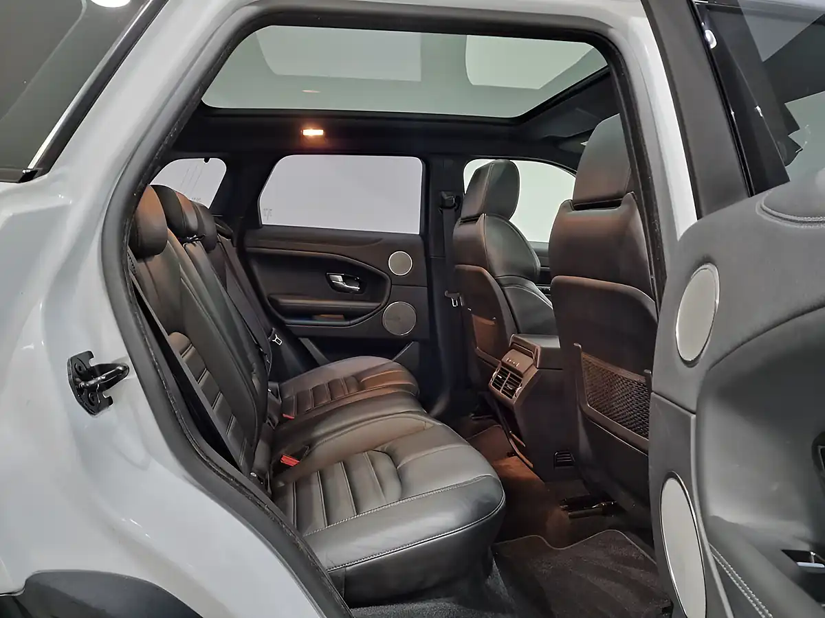 Used 2019 Land Rover Range Rover Evoque Hse Dynamic Pearlescent White - Interior and Exterior details 12