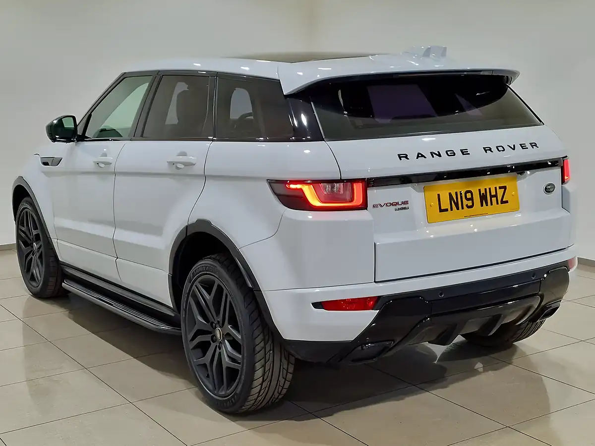 Used 2019 Land Rover Range Rover Evoque Hse Dynamic Pearlescent White - Interior and Exterior details 4