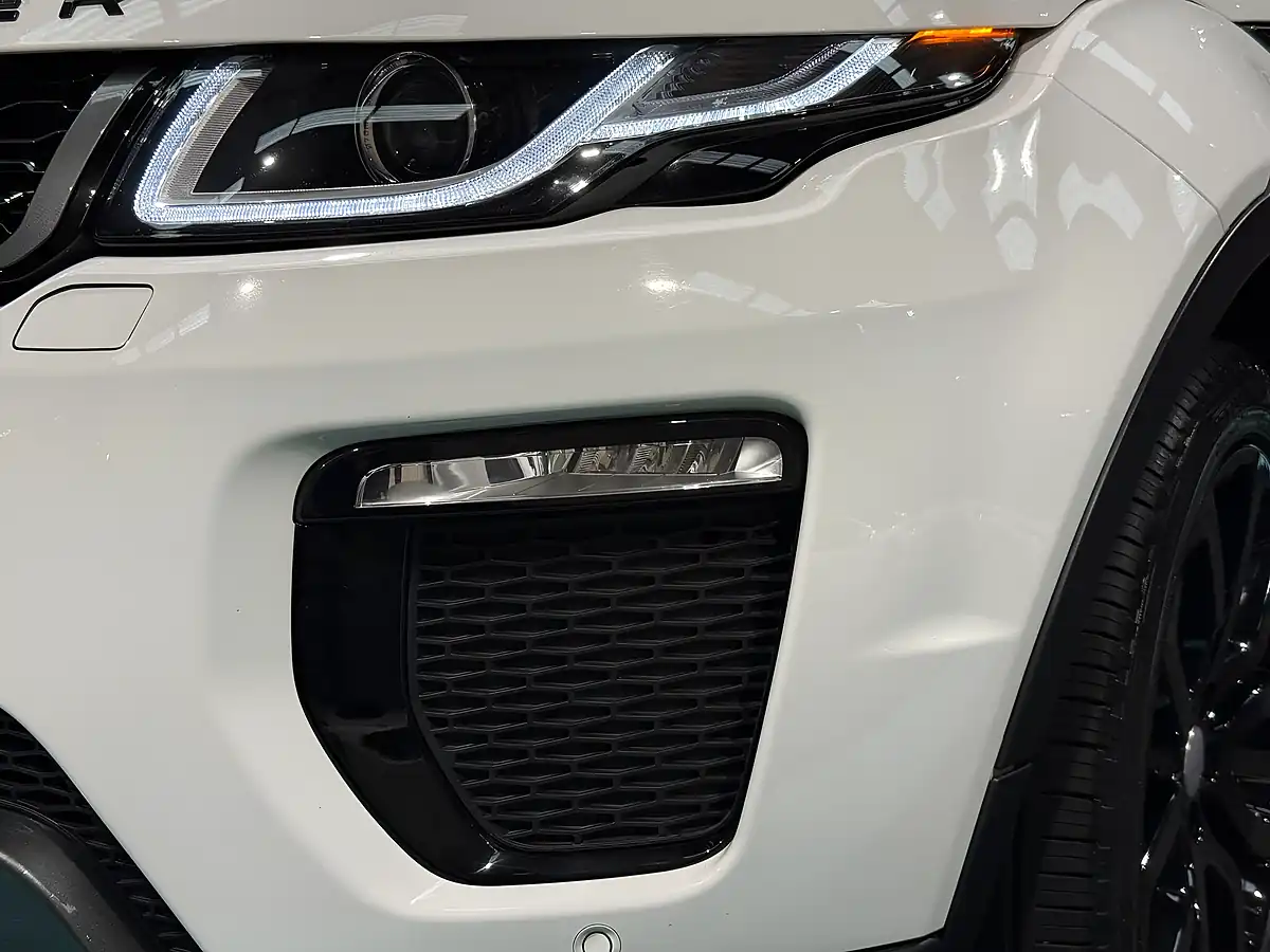 Used 2019 Land Rover Range Rover Evoque Hse Dynamic White - Interior and Exterior details 12