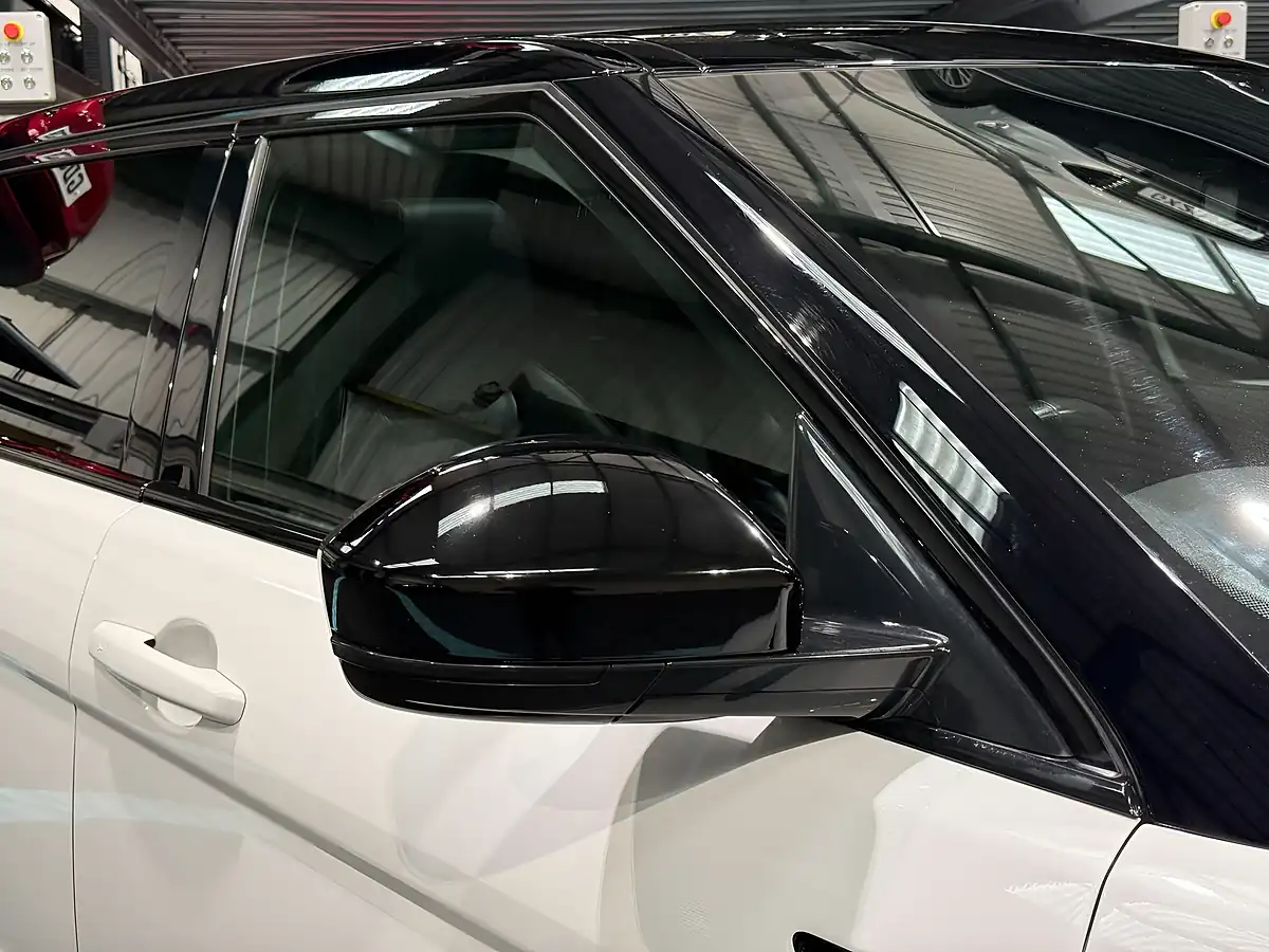 Used 2019 Land Rover Range Rover Evoque Hse Dynamic White - Interior and Exterior details 13