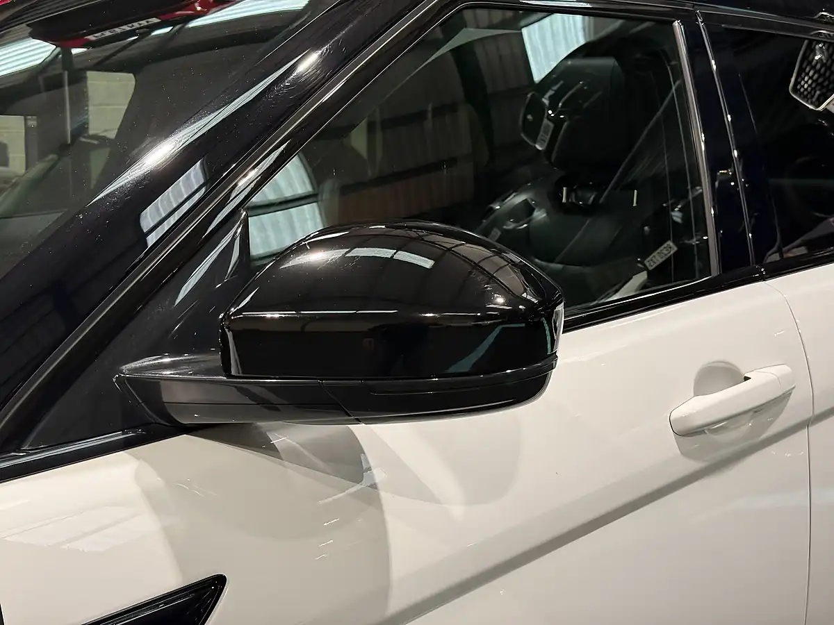 Used 2019 Land Rover Range Rover Evoque Hse Dynamic White - Interior and Exterior details 14