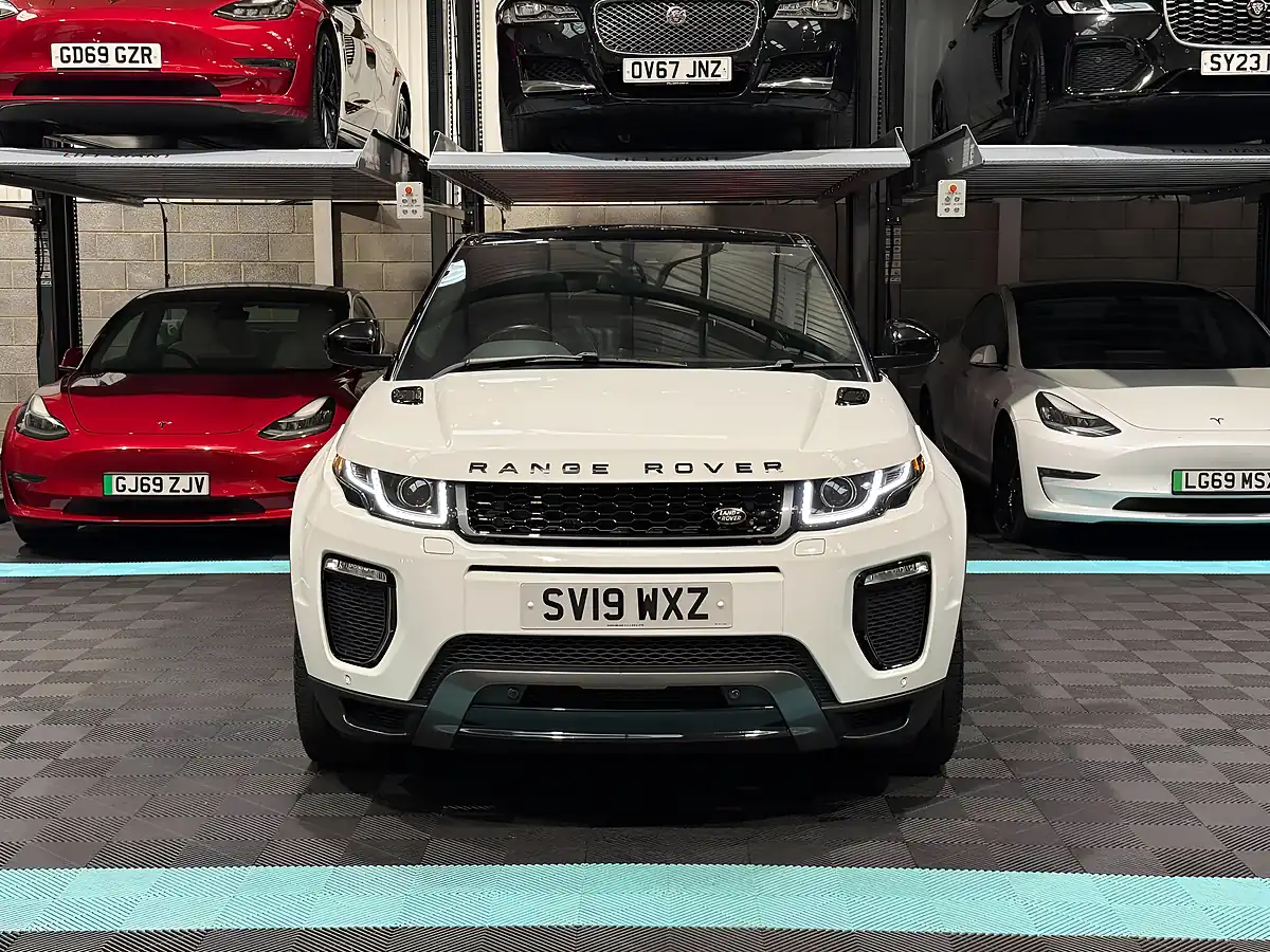 Used 2019 Land Rover Range Rover Evoque Hse Dynamic White - Interior and Exterior details 4