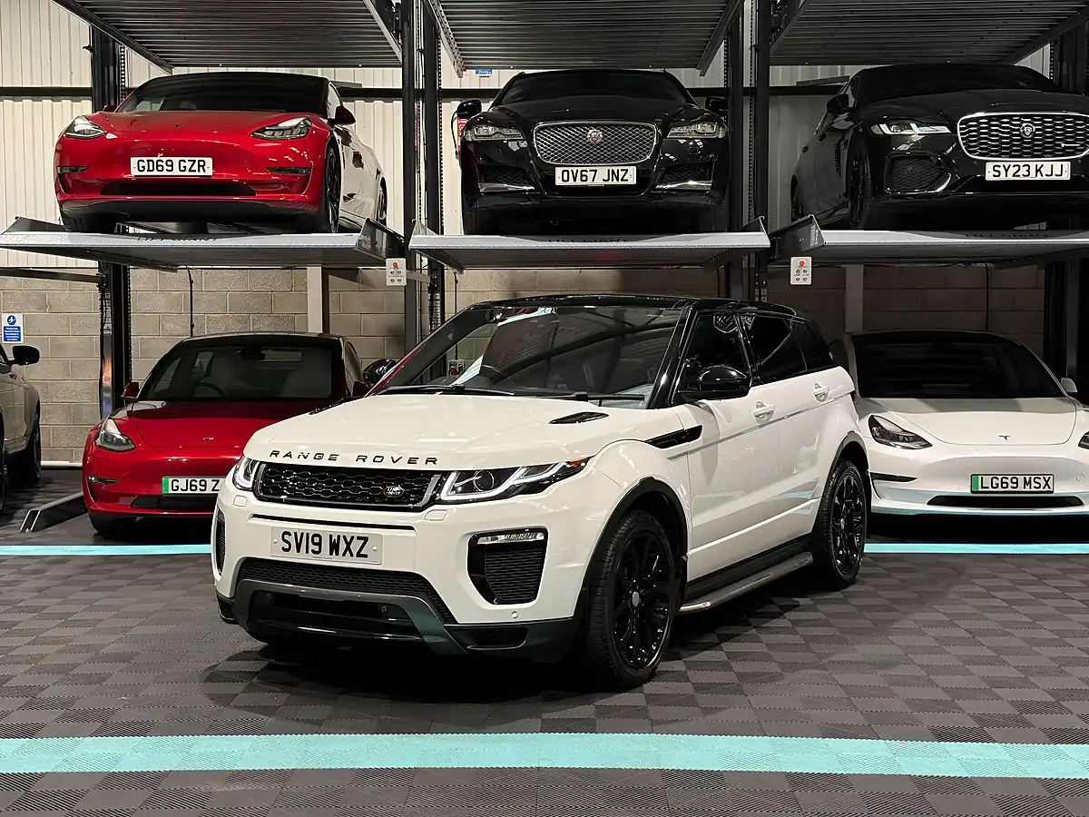 Used 2019 Land Rover Range Rover Evoque Hse Dynamic White - Interior and Exterior details 5
