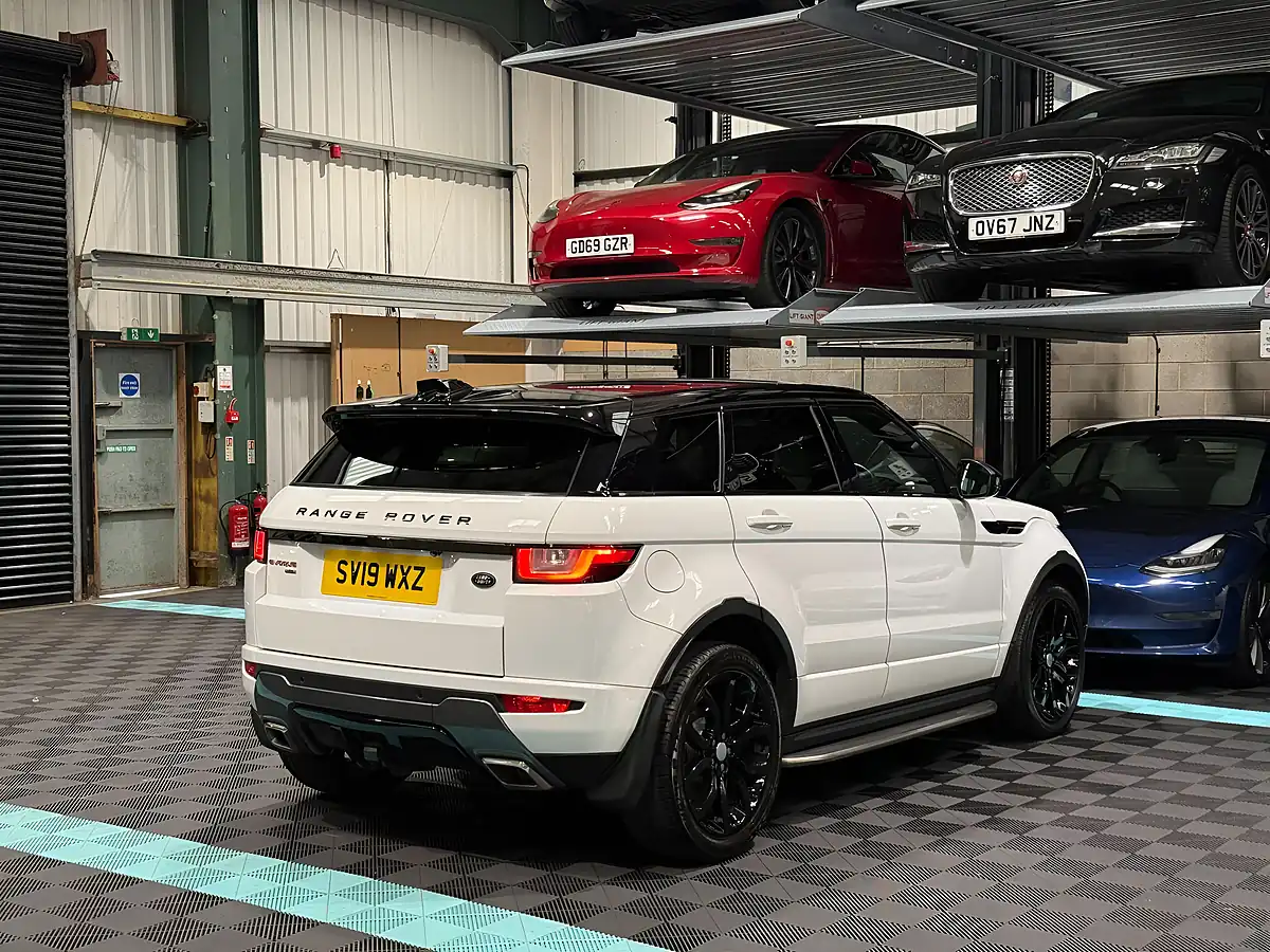 Used 2019 Land Rover Range Rover Evoque Hse Dynamic White - Interior and Exterior details 9