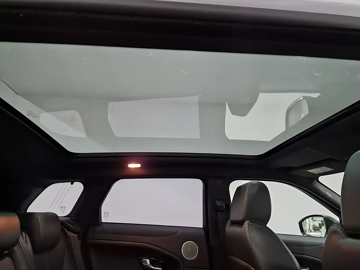 Used 2019 Land Rover Range Rover Evoque Hse Dynamic White - Interior and Exterior details 15