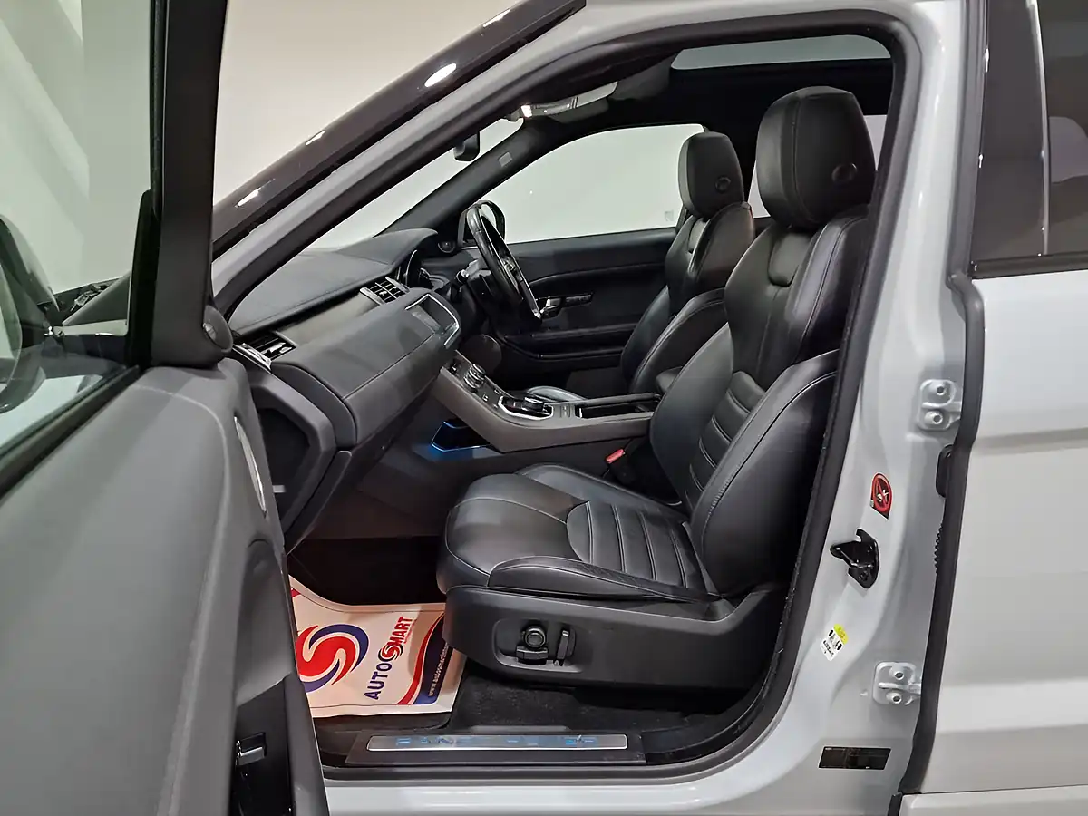 Used 2019 Land Rover Range Rover Evoque Hse Dynamic White - Interior and Exterior details 16