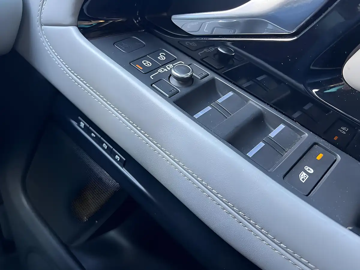 Used 2019 Land Rover Range Rover Evoque R-Dynamic Hse Black - Interior and Exterior details 16