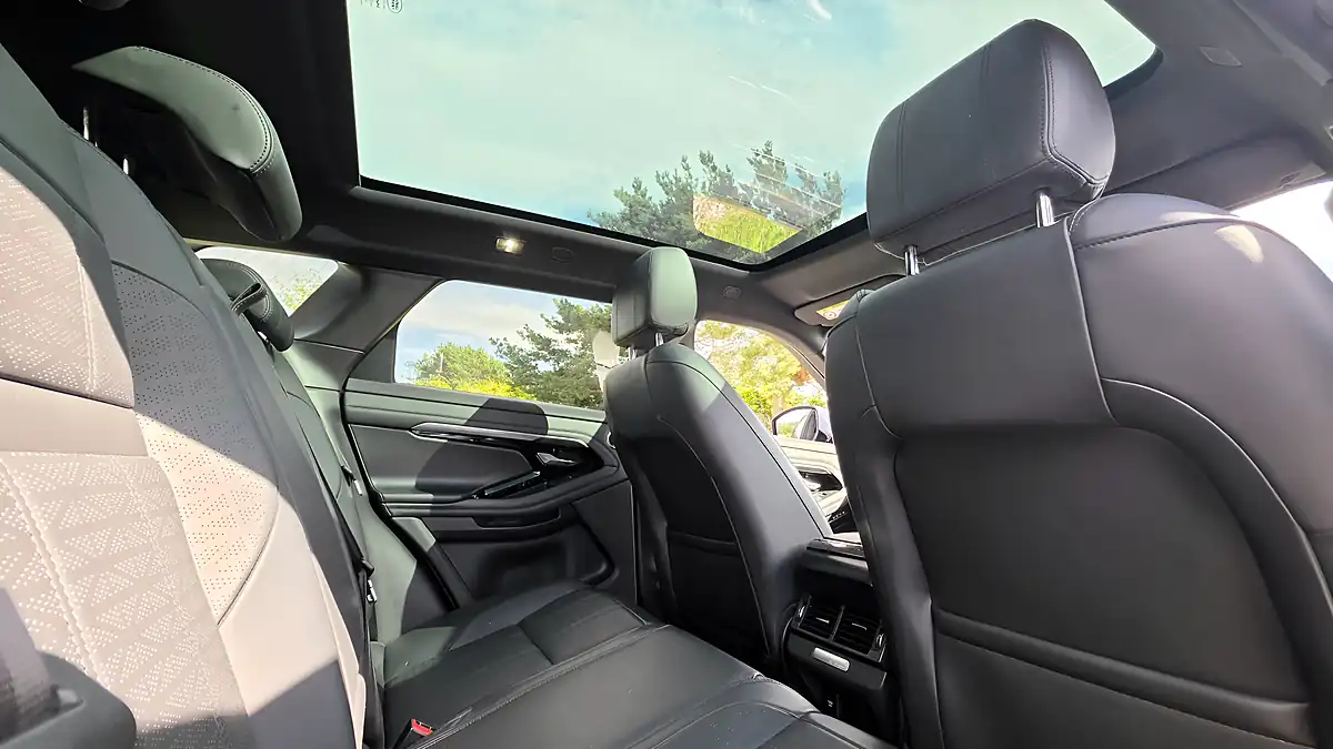 Used 2019 Land Rover Range Rover Evoque R-Dynamic Hse Red - Interior and Exterior details 11