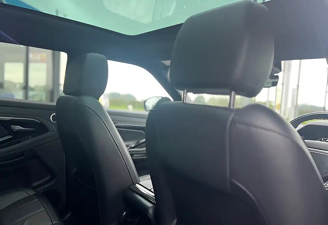 Used 2019 Land Rover Range Rover Evoque R-Dynamic Hse Seoul Pearl Silver - Interior and Exterior details 13