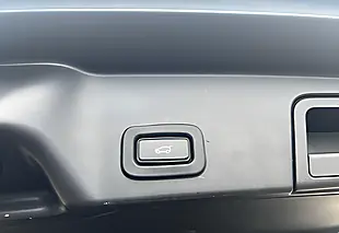 Used 2019 Land Rover Range Rover Evoque R-Dynamic Hse Seoul Pearl Silver - Interior and Exterior details 18