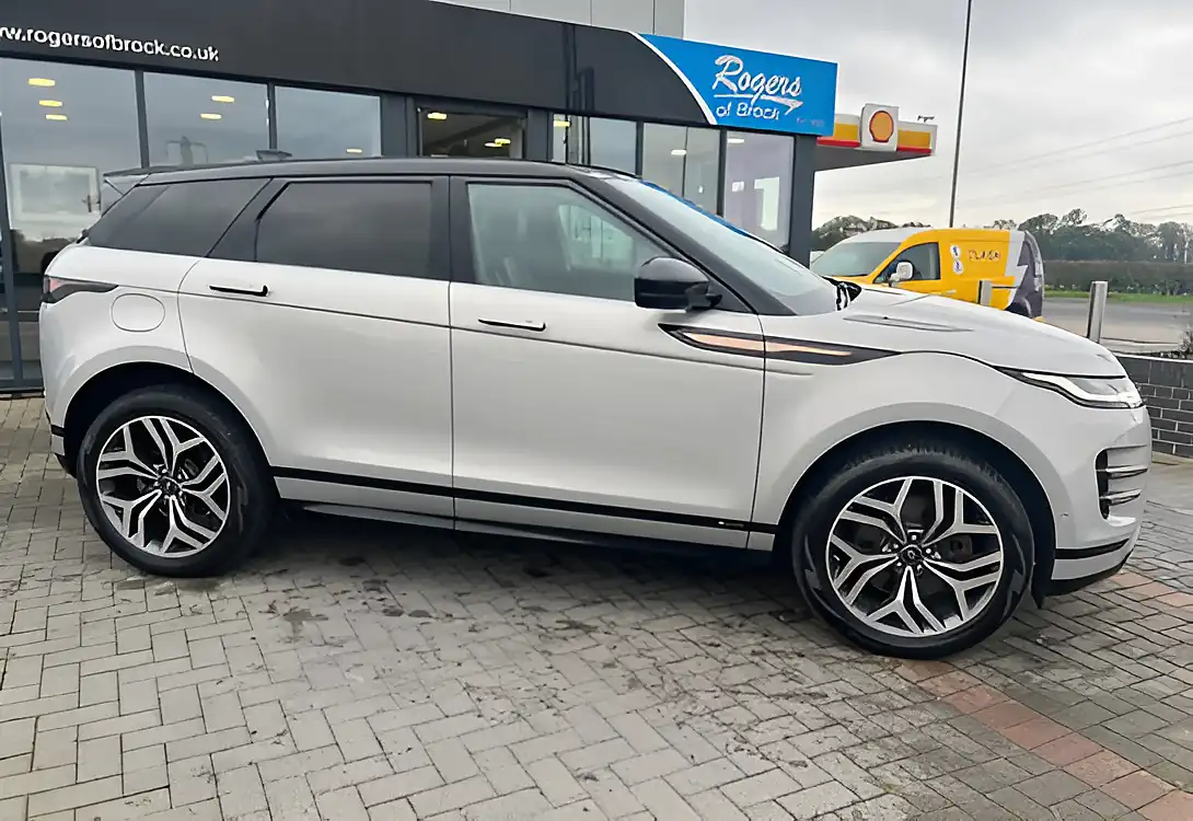 Used 2019 Land Rover Range Rover Evoque R-Dynamic Hse Seoul Pearl Silver - Interior and Exterior details 5