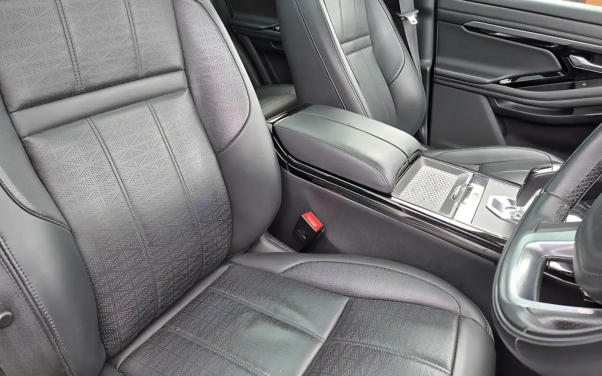 Used 2019 Land Rover Range Rover Evoque R-Dynamic Hse Silver - Interior and Exterior details 8