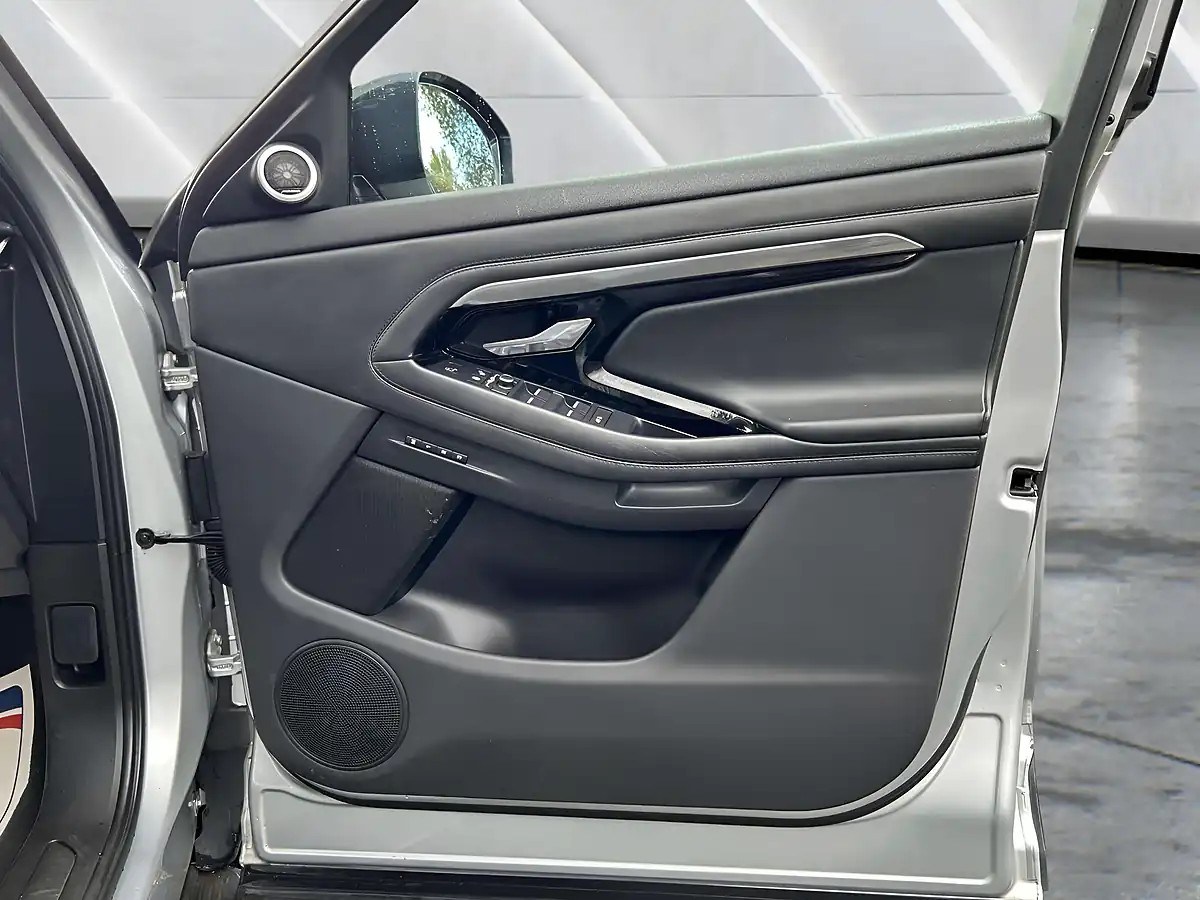 Used 2019 Land Rover Range Rover Evoque R-Dynamic Hse Silver - Interior and Exterior details 17