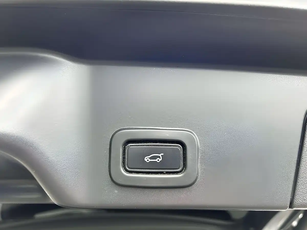 Used 2019 Land Rover Range Rover Evoque R-Dynamic Hse Silver - Interior and Exterior details 18