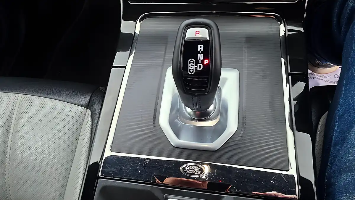 Used 2019 Land Rover Range Rover Evoque R-Dynamic S Black - Interior and Exterior details 16