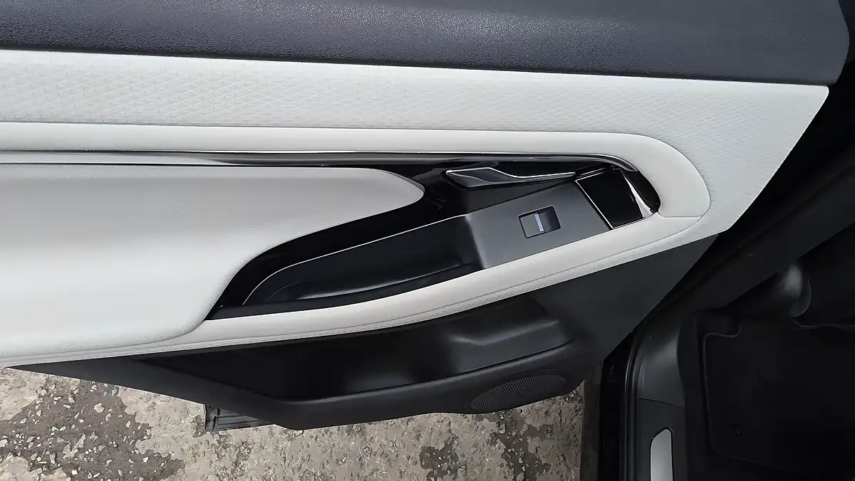 Used 2019 Land Rover Range Rover Evoque R-Dynamic S Black - Interior and Exterior details 18