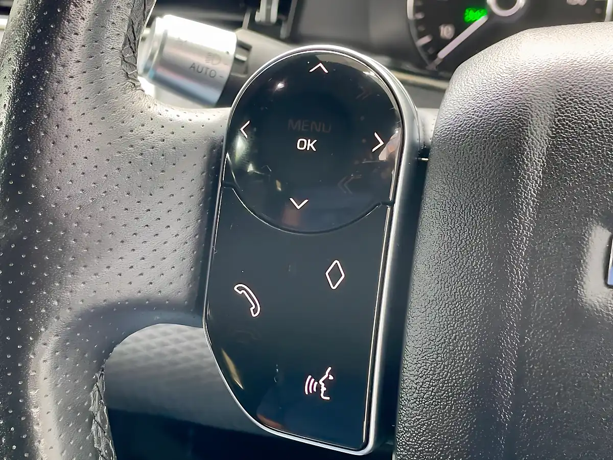 Used 2019 Land Rover Range Rover Evoque R-Dynamic S Black - Interior and Exterior details 17
