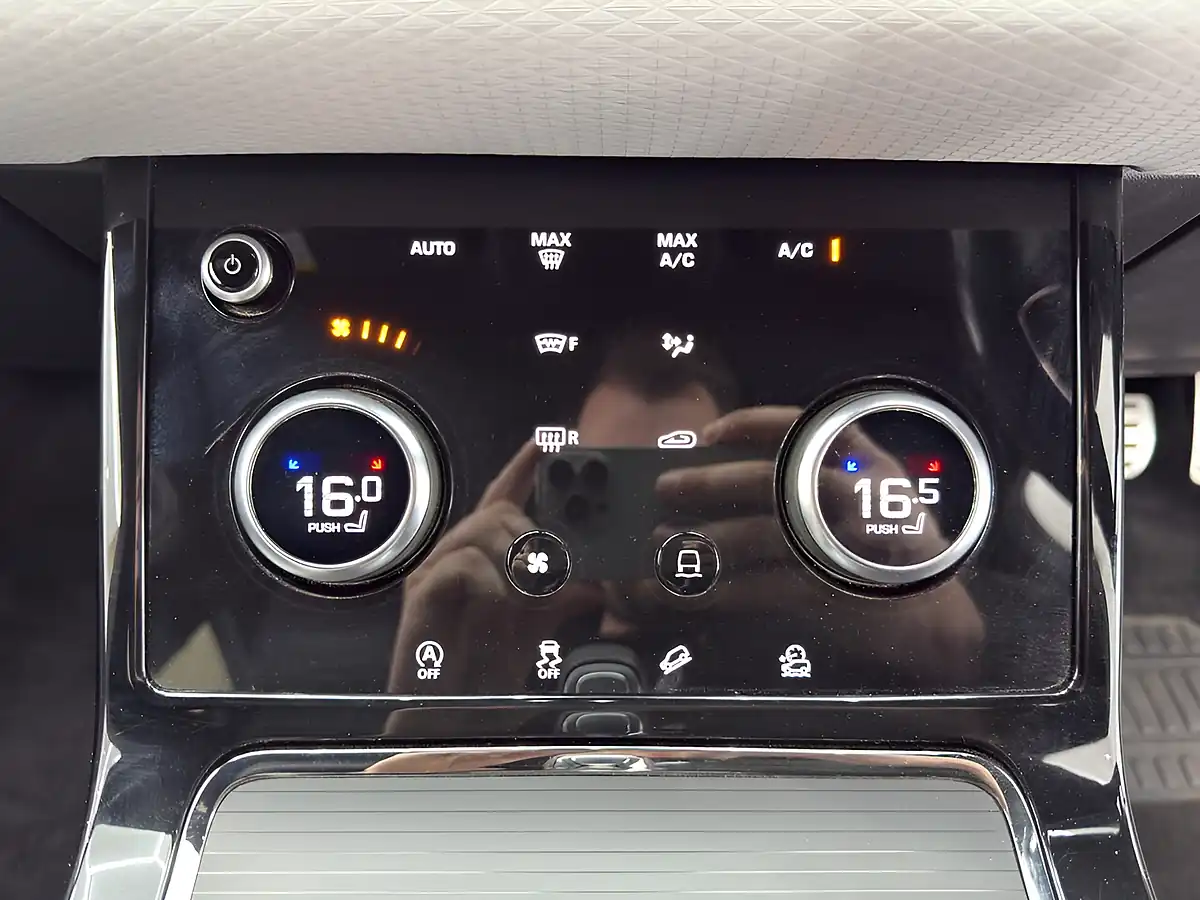 Used 2019 Land Rover Range Rover Evoque R-Dynamic S Fuji White - Interior and Exterior details 17
