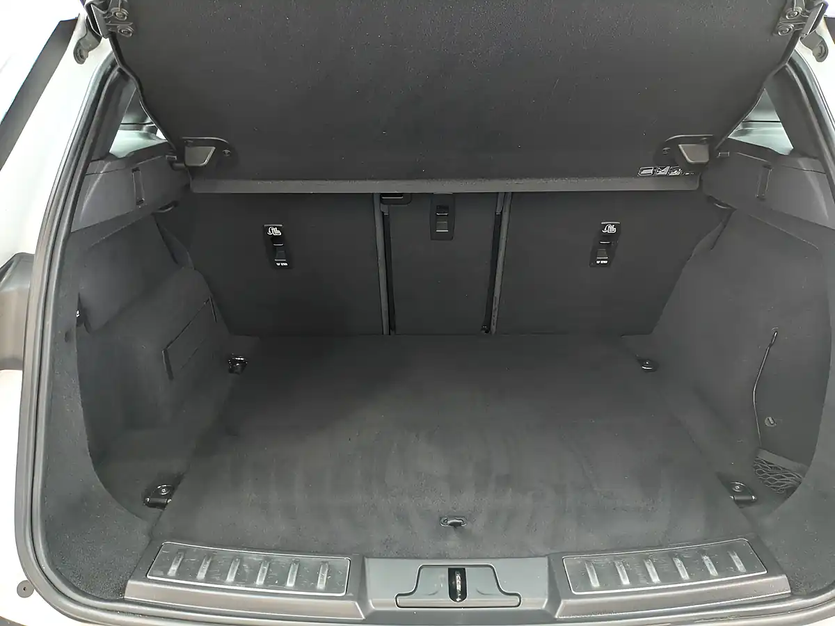 Used 2019 Land Rover Range Rover Evoque R-Dynamic S Fuji White - Interior and Exterior details 10