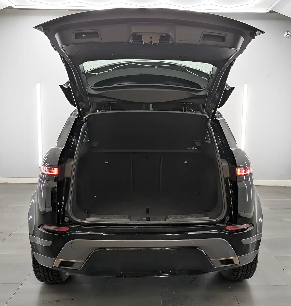 Used 2019 Land Rover Range Rover Evoque R-Dynamic S Narvik Black - Interior and Exterior details 9