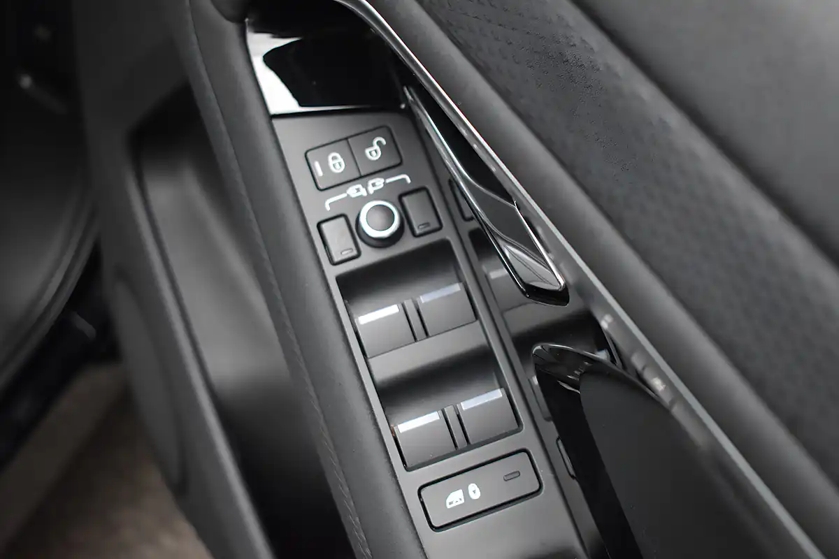 Used 2019 Land Rover Range Rover Evoque R-Dynamic S Narvik Black - Interior and Exterior details 15