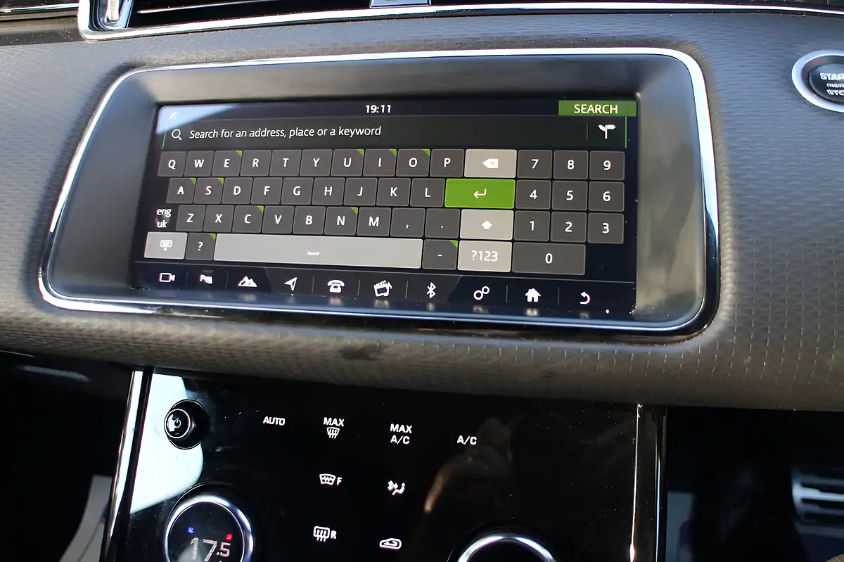 Used 2019 Land Rover Range Rover Evoque R-Dynamic S Seoul Pearl Silver - Interior and Exterior details 15