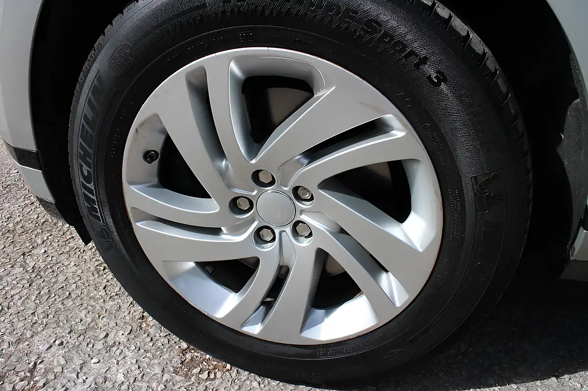 Used 2019 Land Rover Range Rover Evoque R-Dynamic S Seoul Pearl Silver - Interior and Exterior details 19