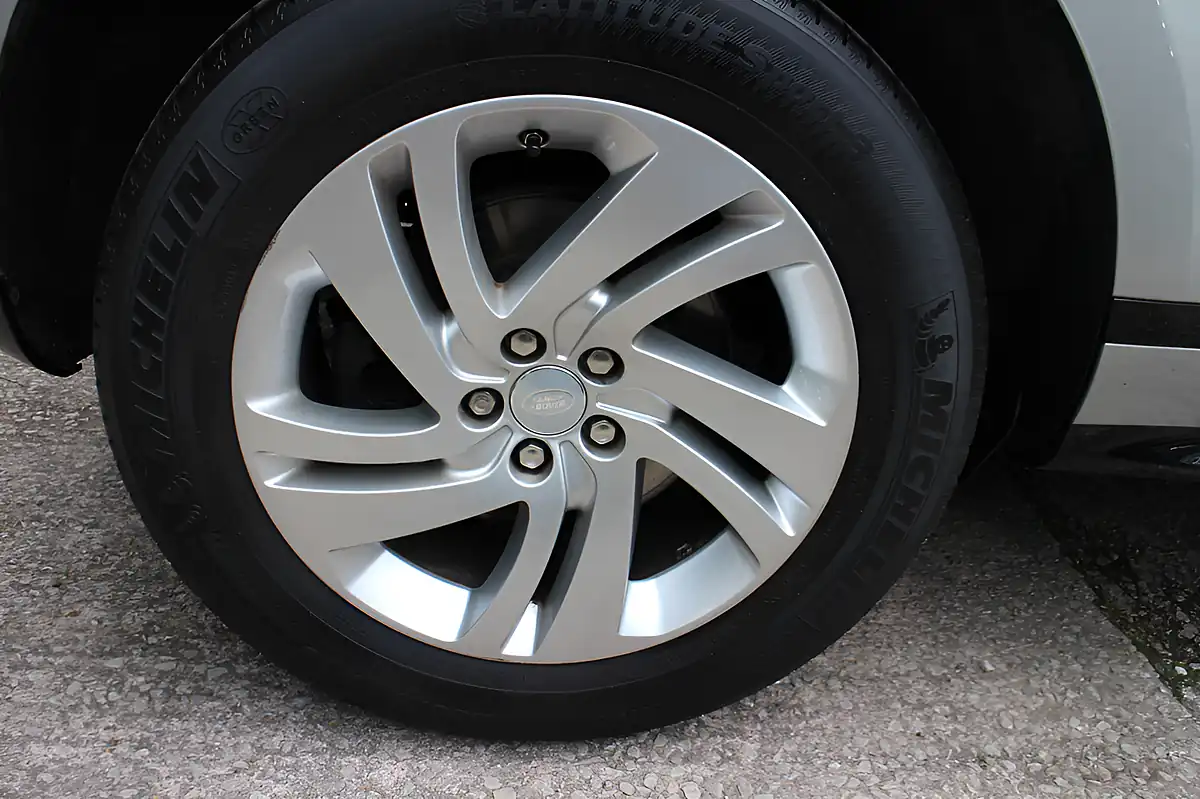 Used 2019 Land Rover Range Rover Evoque R-Dynamic S Seoul Pearl Silver - Interior and Exterior details 20