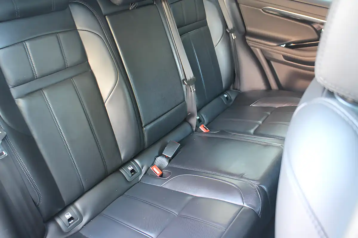 Used 2019 Land Rover Range Rover Evoque R-Dynamic S Seoul Pearl Silver - Interior and Exterior details 9
