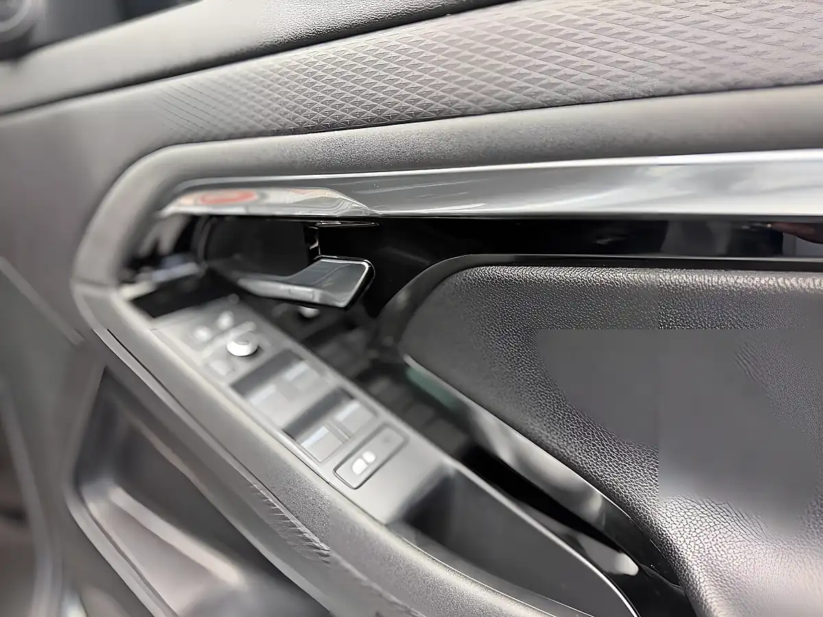 Used 2019 Land Rover Range Rover Evoque R-Dynamic S Silver - Interior and Exterior details 13