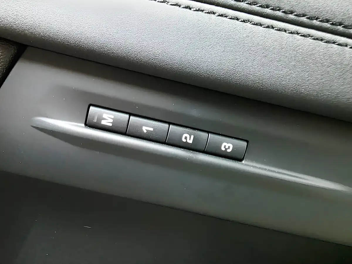 Used 2019 Land Rover Range Rover Evoque R-Dynamic Se Black - Interior and Exterior details 19