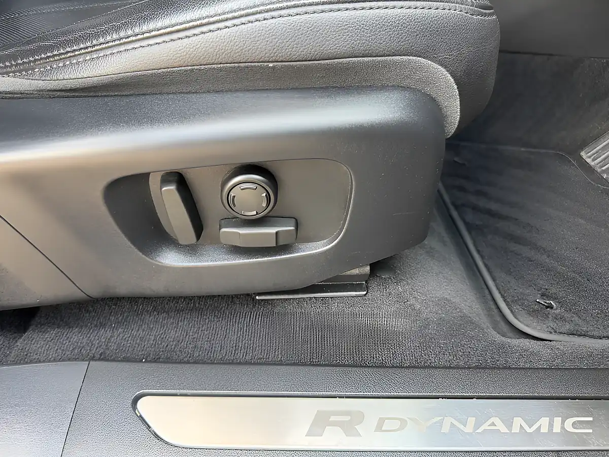 Used 2019 Land Rover Range Rover Evoque R-Dynamic Se Black - Interior and Exterior details 12