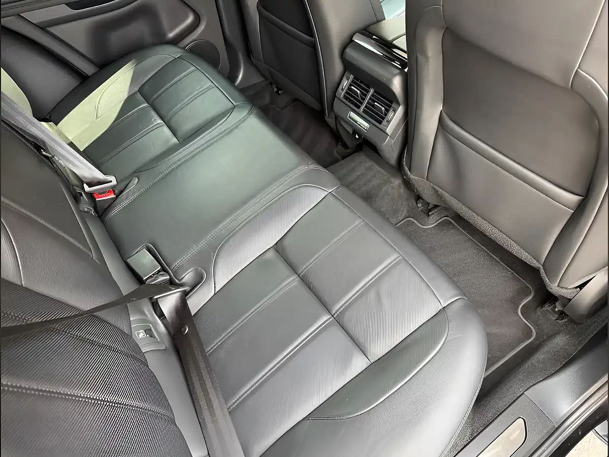 Used 2019 Land Rover Range Rover Evoque R-Dynamic Se Black - Interior and Exterior details 17