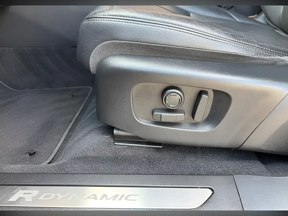Used 2019 Land Rover Range Rover Evoque R-Dynamic Se Black - Interior and Exterior details 18