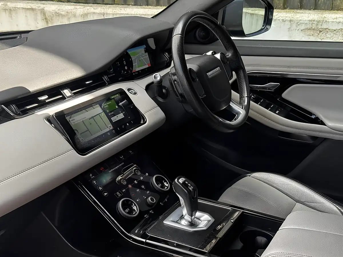 Used 2019 Land Rover Range Rover Evoque R-Dynamic Se Black - Interior and Exterior details 12