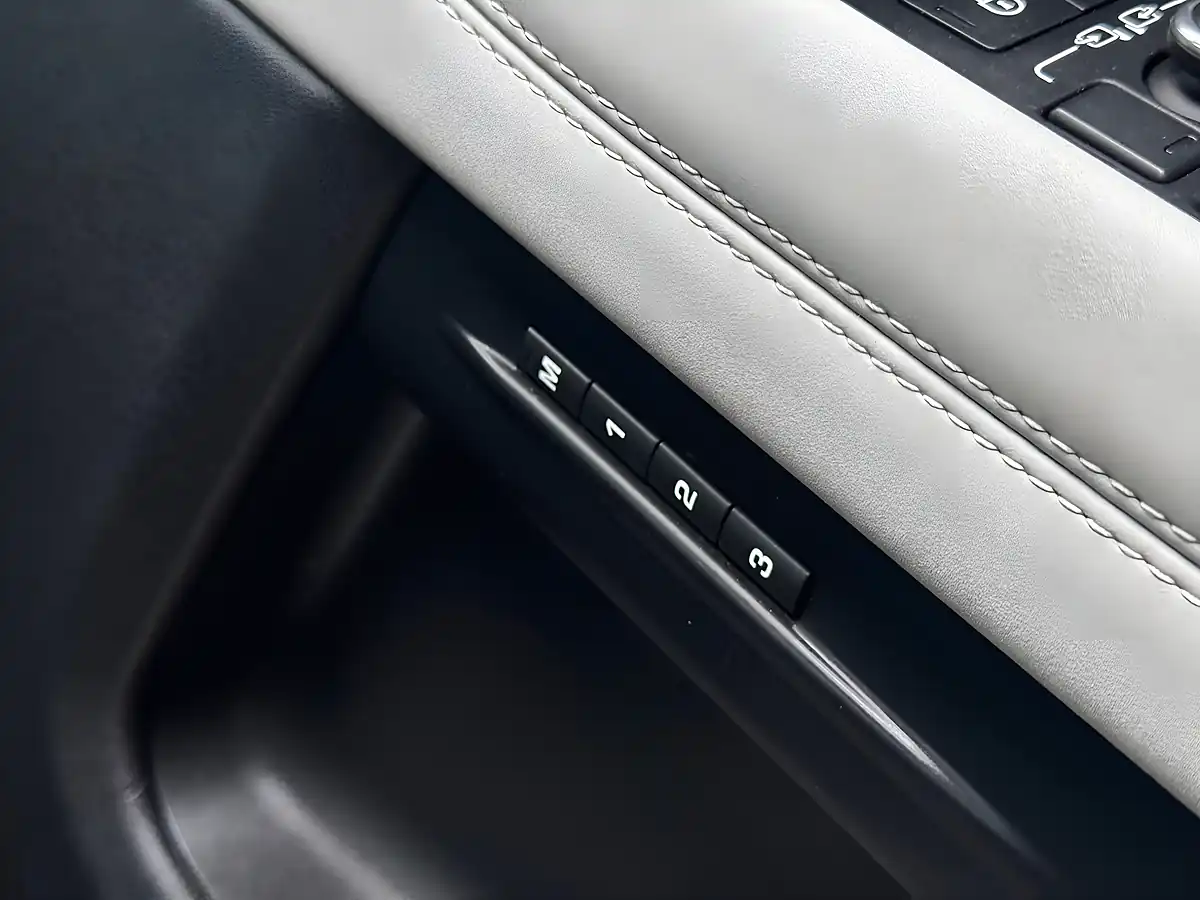 Used 2019 Land Rover Range Rover Evoque R-Dynamic Se Black - Interior and Exterior details 20