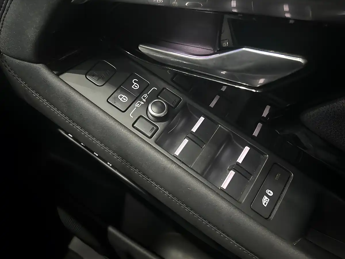 Used 2019 Land Rover Range Rover Evoque R-Dynamic Se Brown - Interior and Exterior details 15