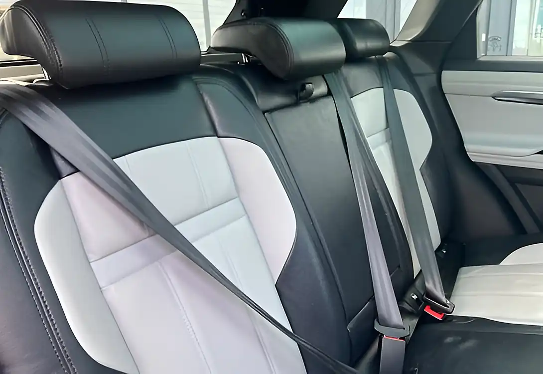 Used 2019 Land Rover Range Rover Evoque R-Dynamic Se Narvik Black - Interior and Exterior details 13