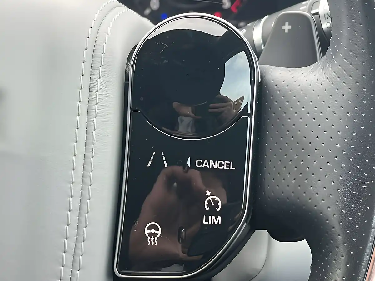 Used 2019 Land Rover Range Rover Evoque R-Dynamic Se Narvik Black - Interior and Exterior details 16