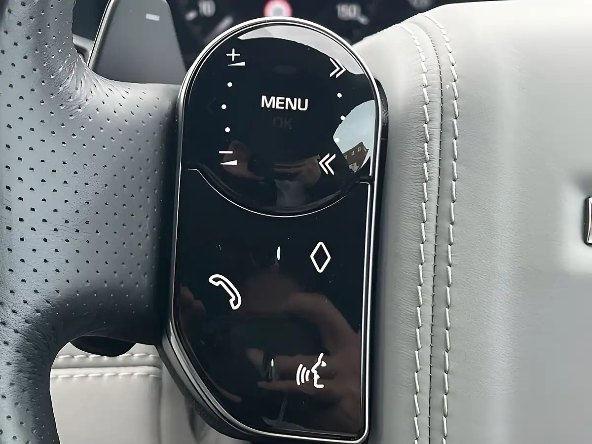 Used 2019 Land Rover Range Rover Evoque R-Dynamic Se Narvik Black - Interior and Exterior details 20