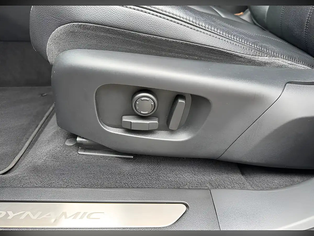 Used 2019 Land Rover Range Rover Evoque R-Dynamic Se Silver - Interior and Exterior details 18