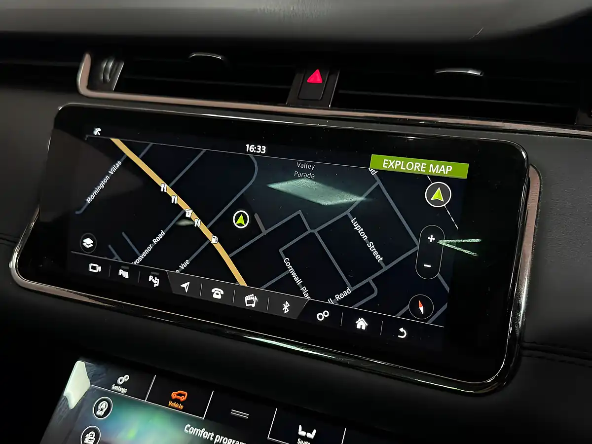 Used 2019 Land Rover Range Rover Evoque R-Dynamic Se White - Interior and Exterior details 18