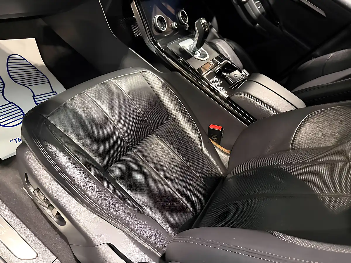 Used 2019 Land Rover Range Rover Evoque R-Dynamic Se White - Interior and Exterior details 15