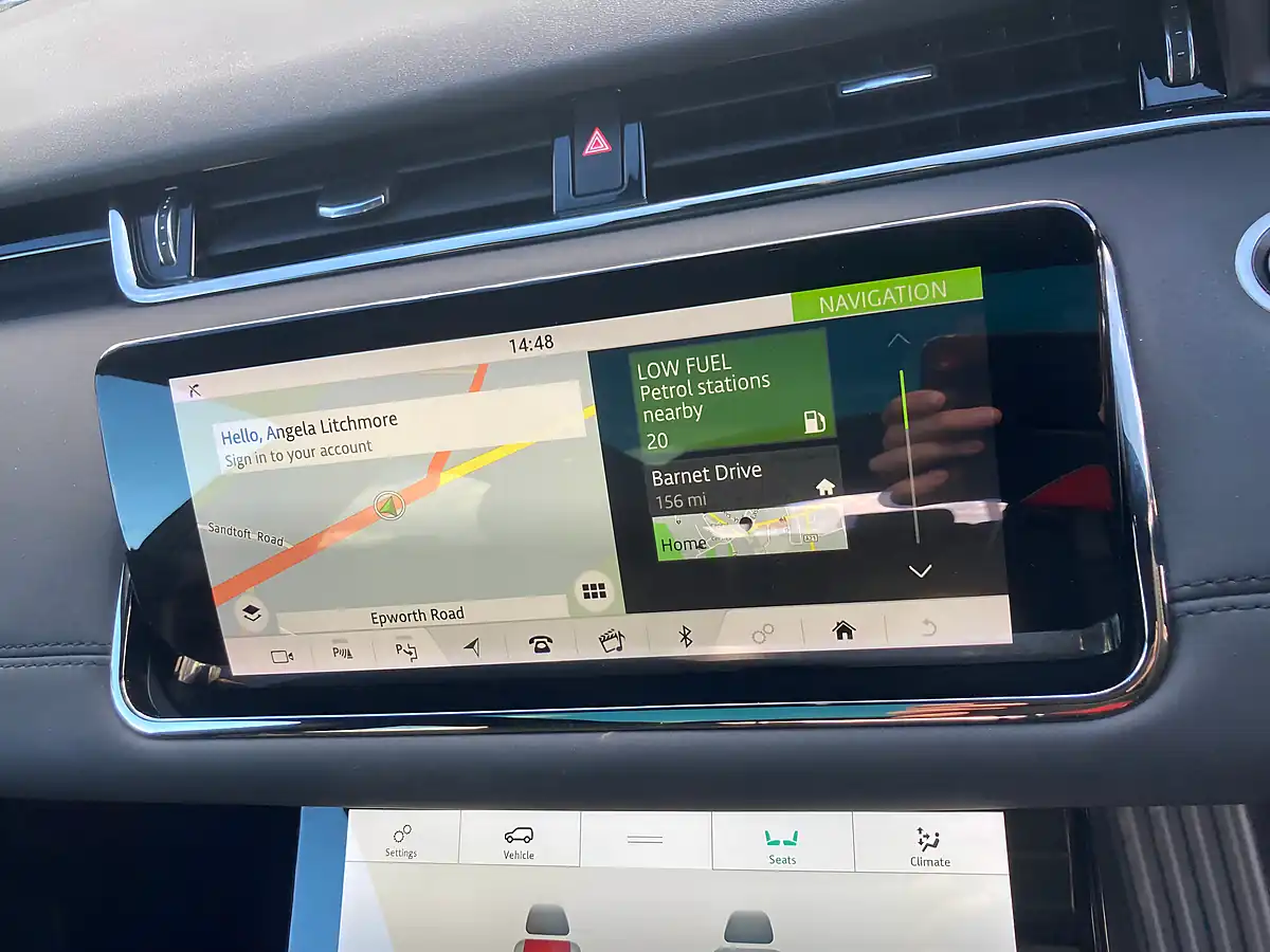 Used 2019 Land Rover Range Rover Evoque R-Dynamic Se White - Interior and Exterior details 10