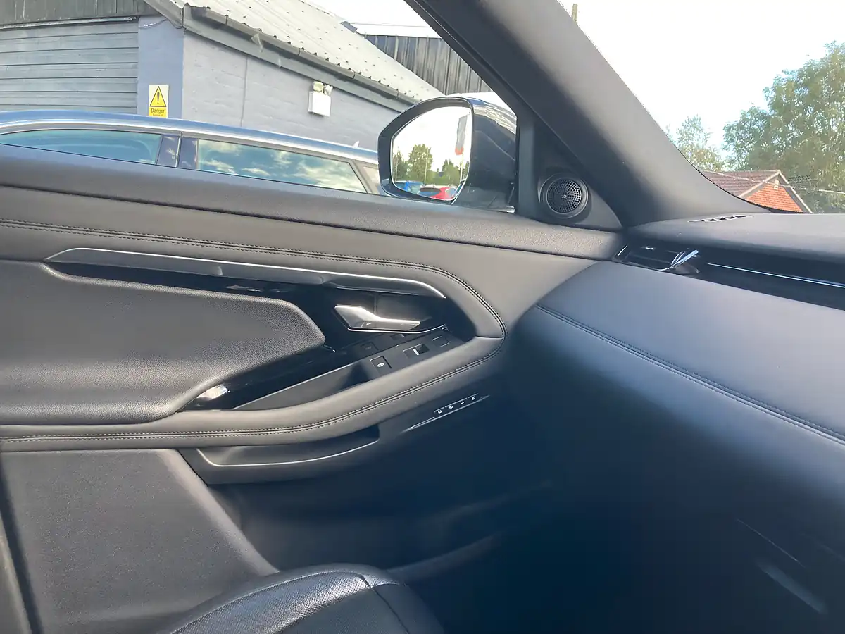 Used 2019 Land Rover Range Rover Evoque R-Dynamic Se White - Interior and Exterior details 20