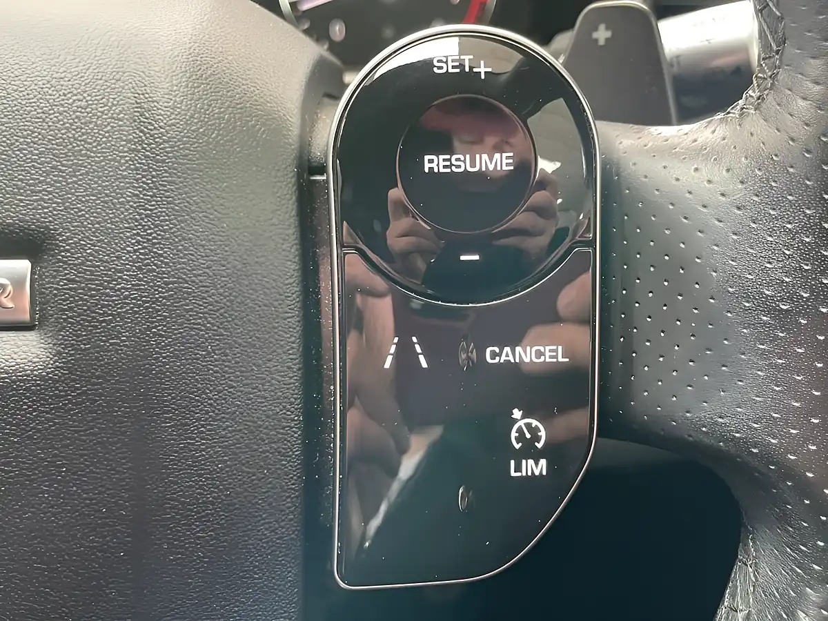 Used 2019 Land Rover Range Rover Evoque R-Dynamic White - Interior and Exterior details 17
