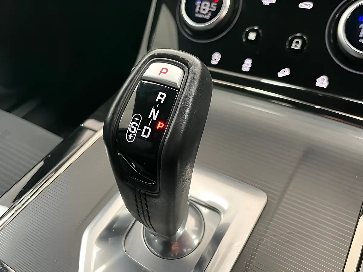 Used 2019 Land Rover Range Rover Evoque R-Dynamic White - Interior and Exterior details 20